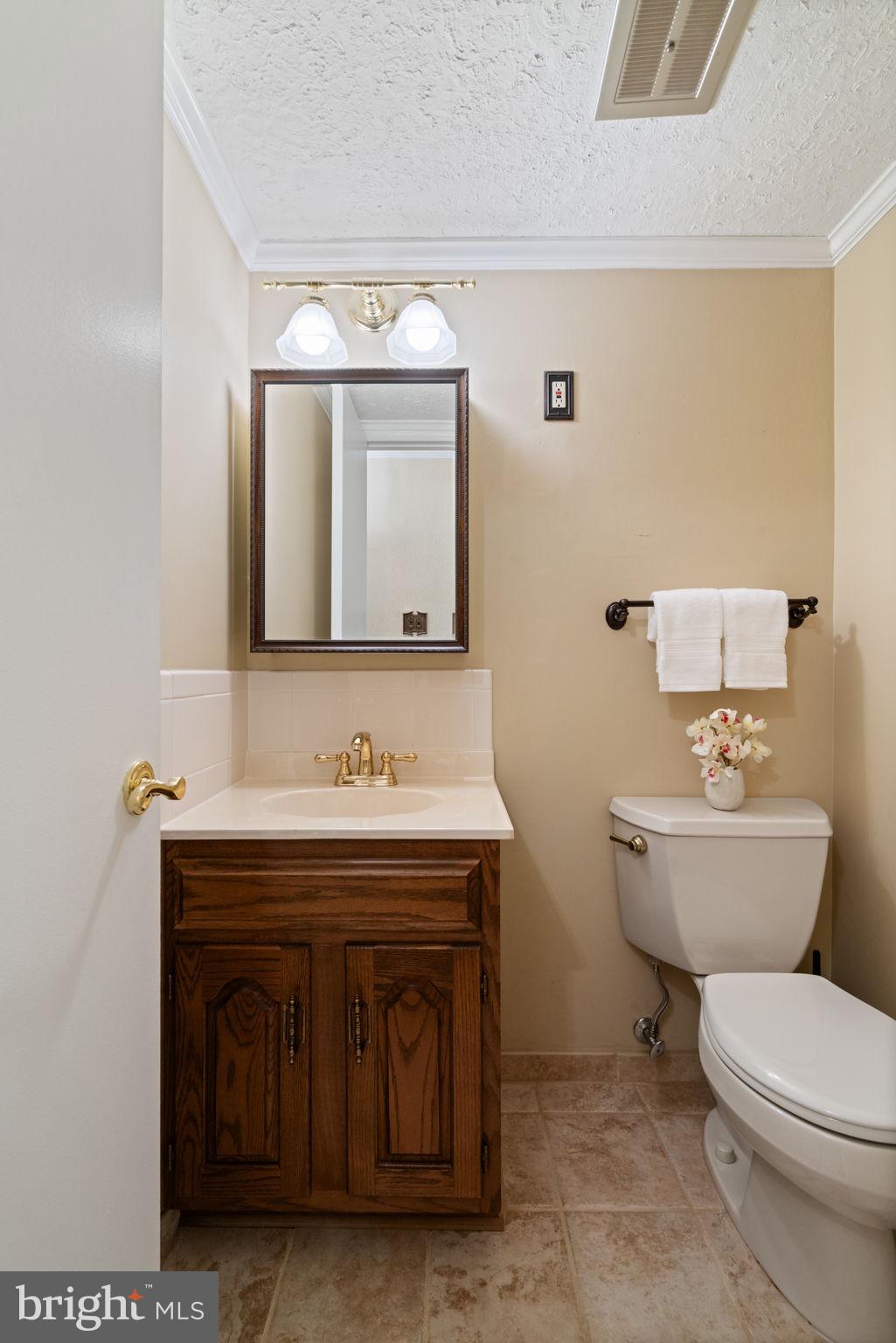 2720 CRABAPPLE COURT