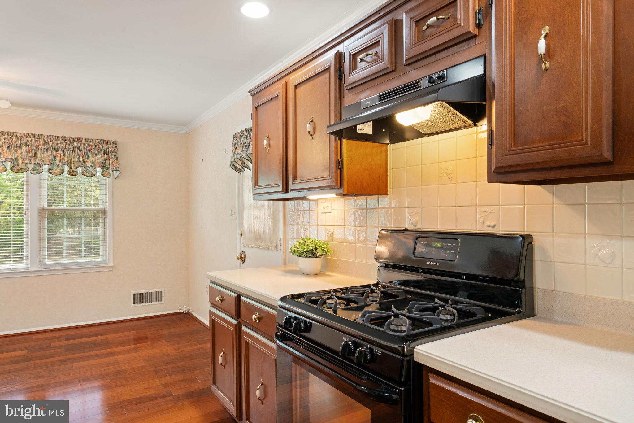 2720 CRABAPPLE COURT