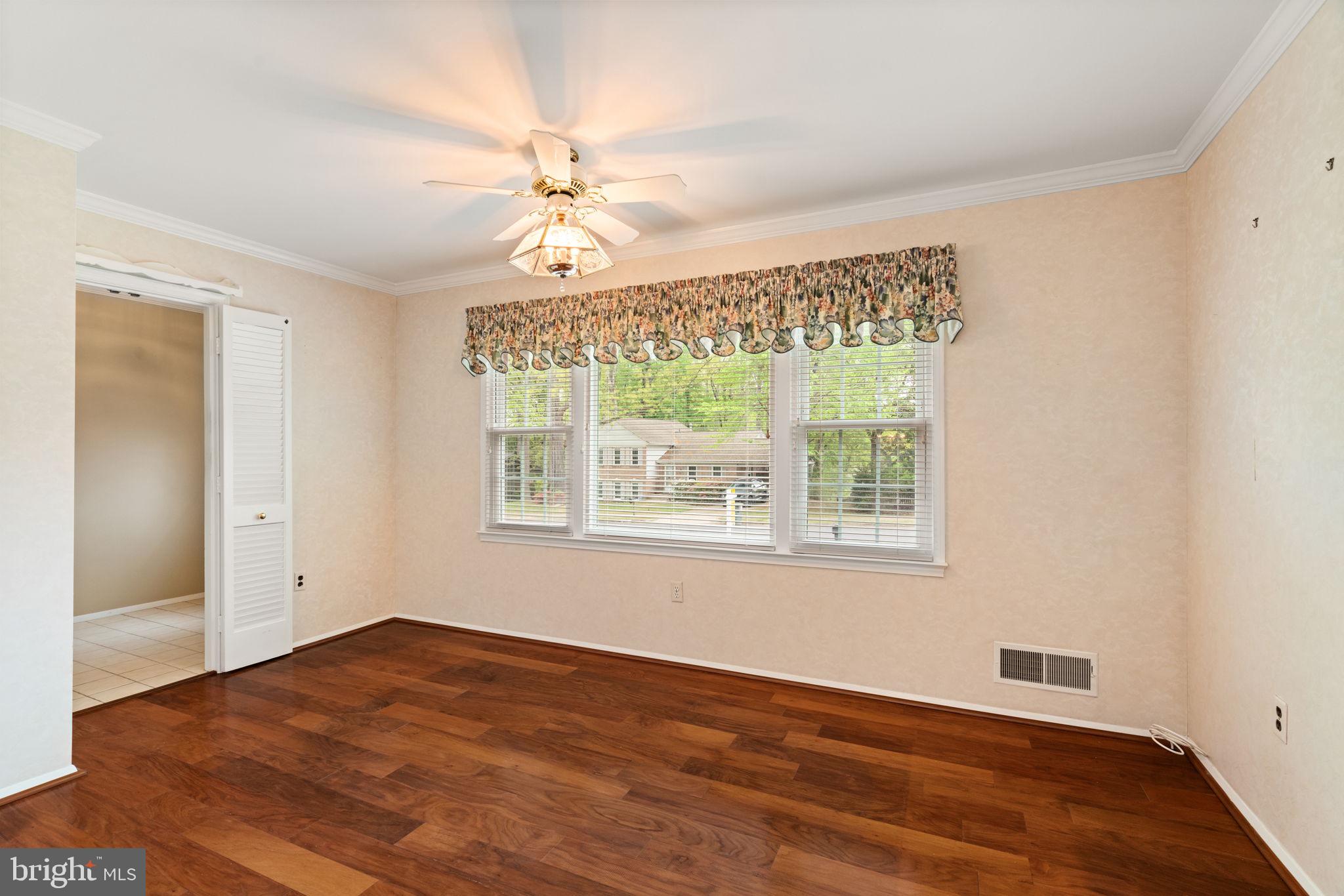 2720 CRABAPPLE COURT