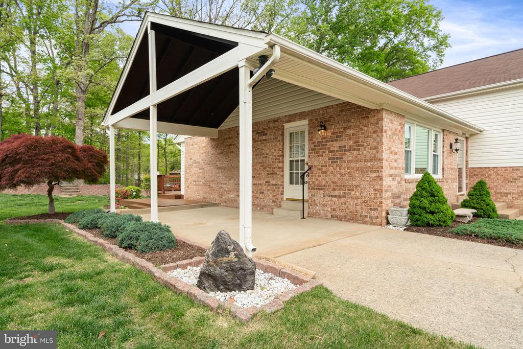 2720 CRABAPPLE COURT