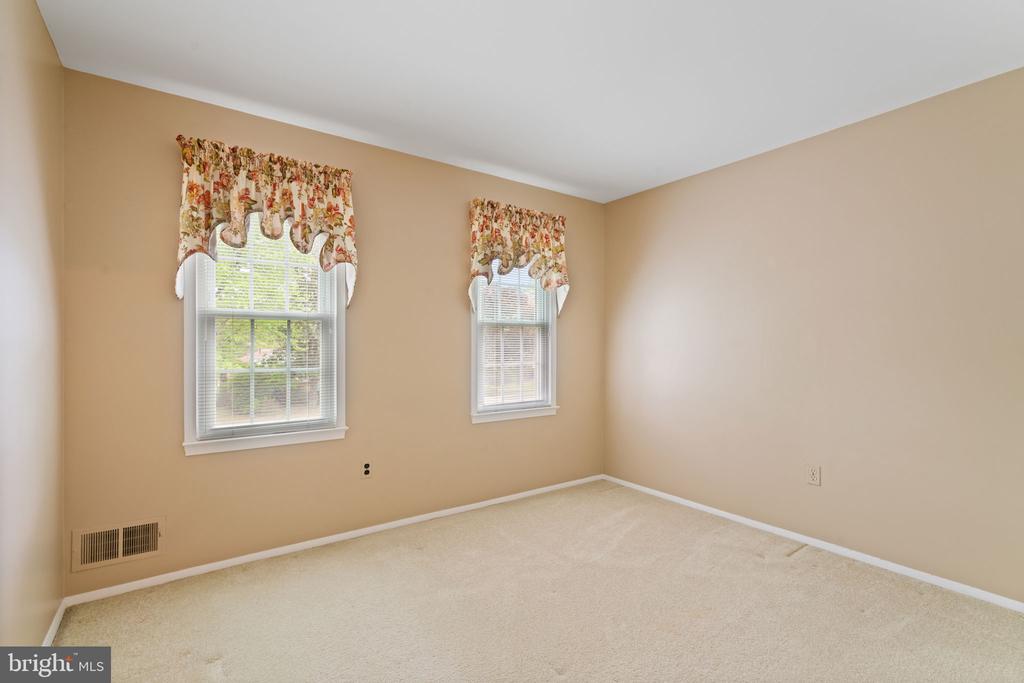 2720 CRABAPPLE COURT