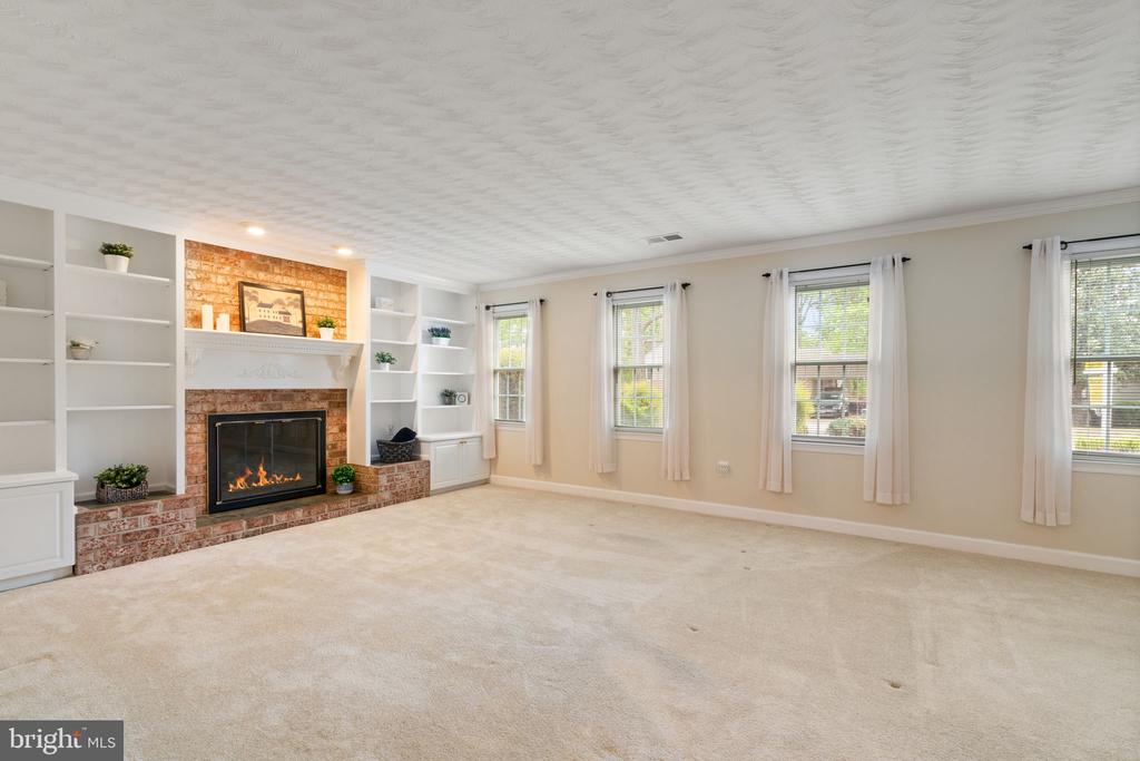 2720 CRABAPPLE COURT