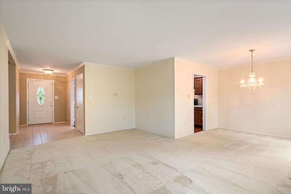 2720 CRABAPPLE COURT
