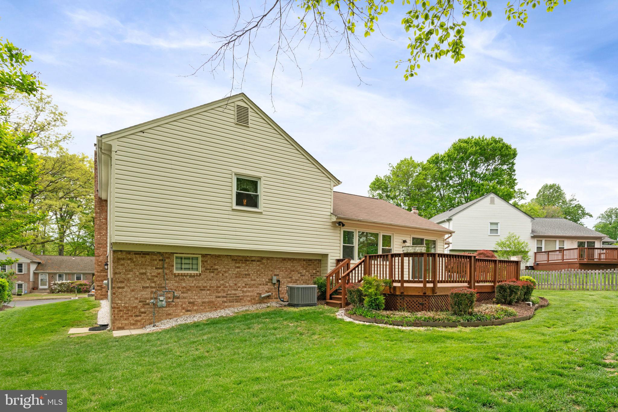 2720 CRABAPPLE COURT