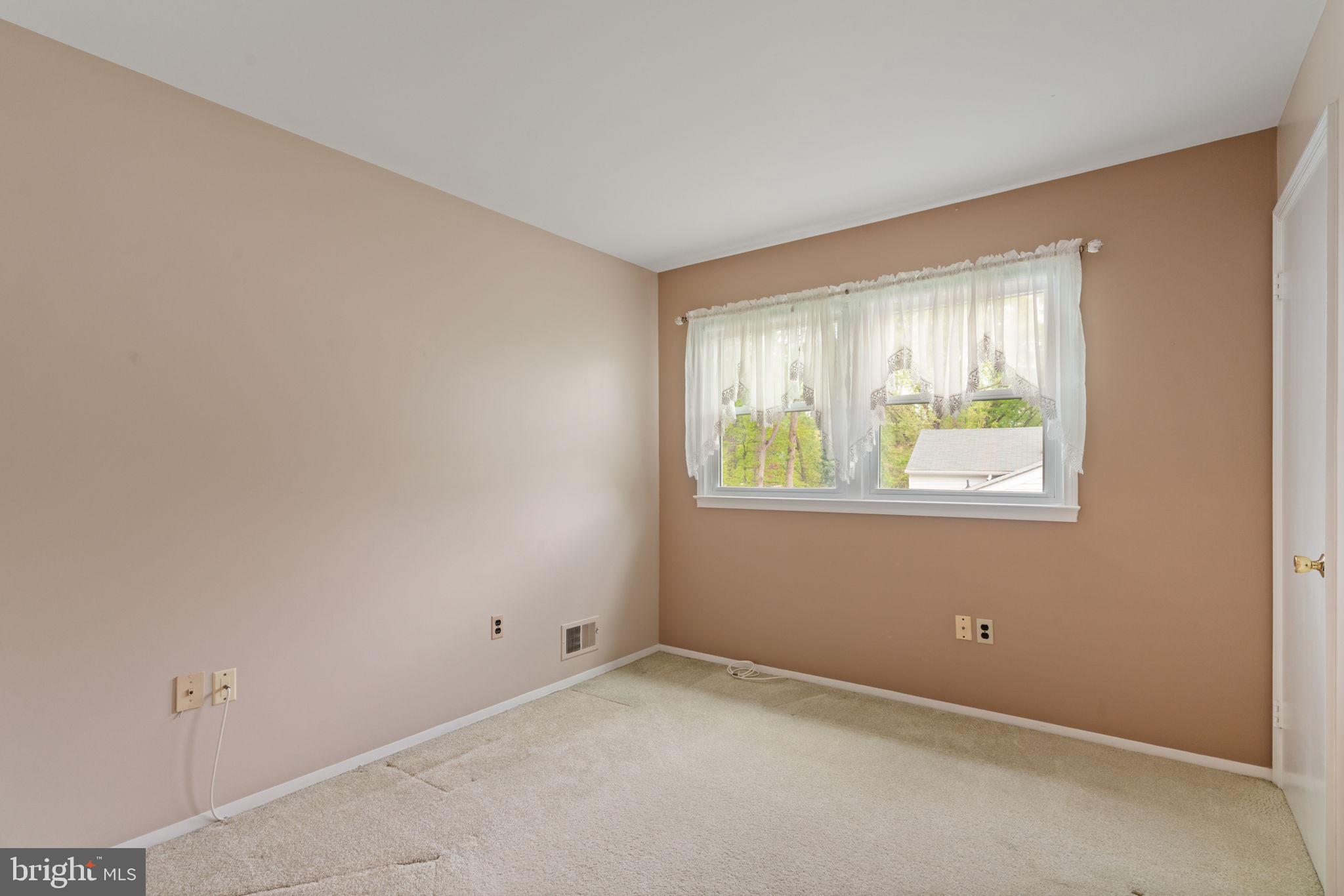 2720 CRABAPPLE COURT