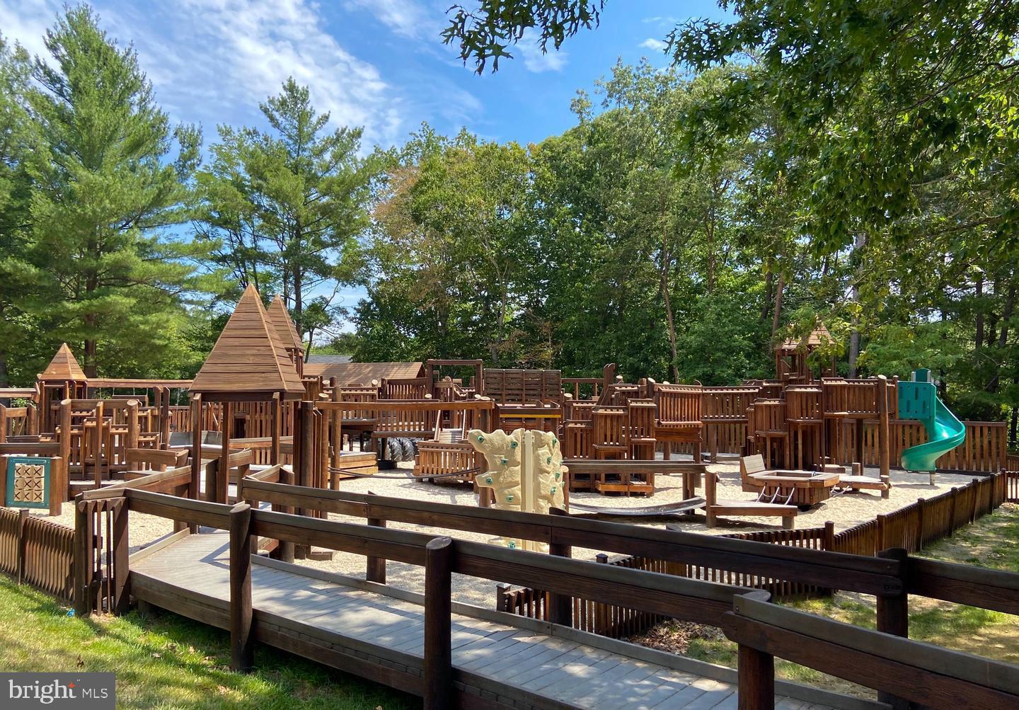 2720 CRABAPPLE COURT