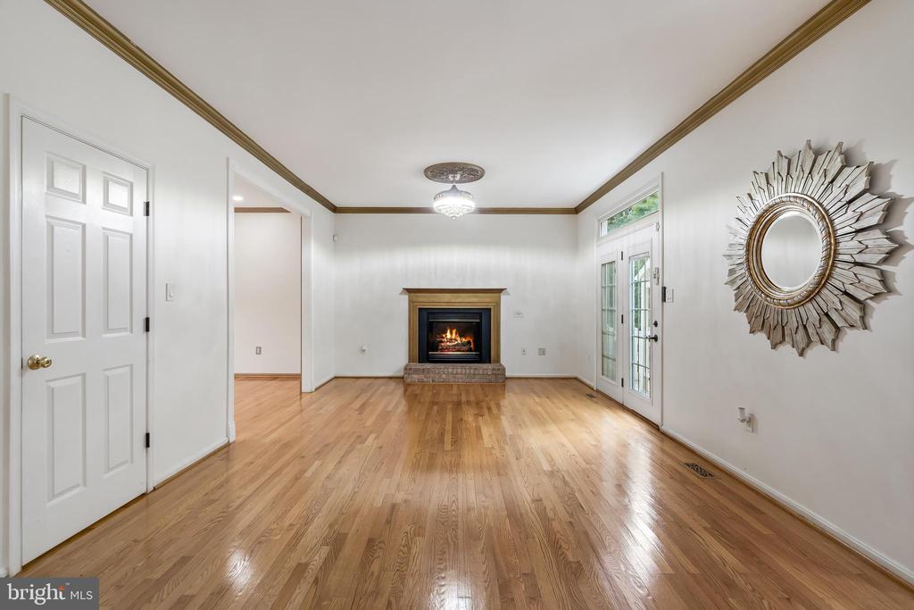 13528 PERSIAN COURT