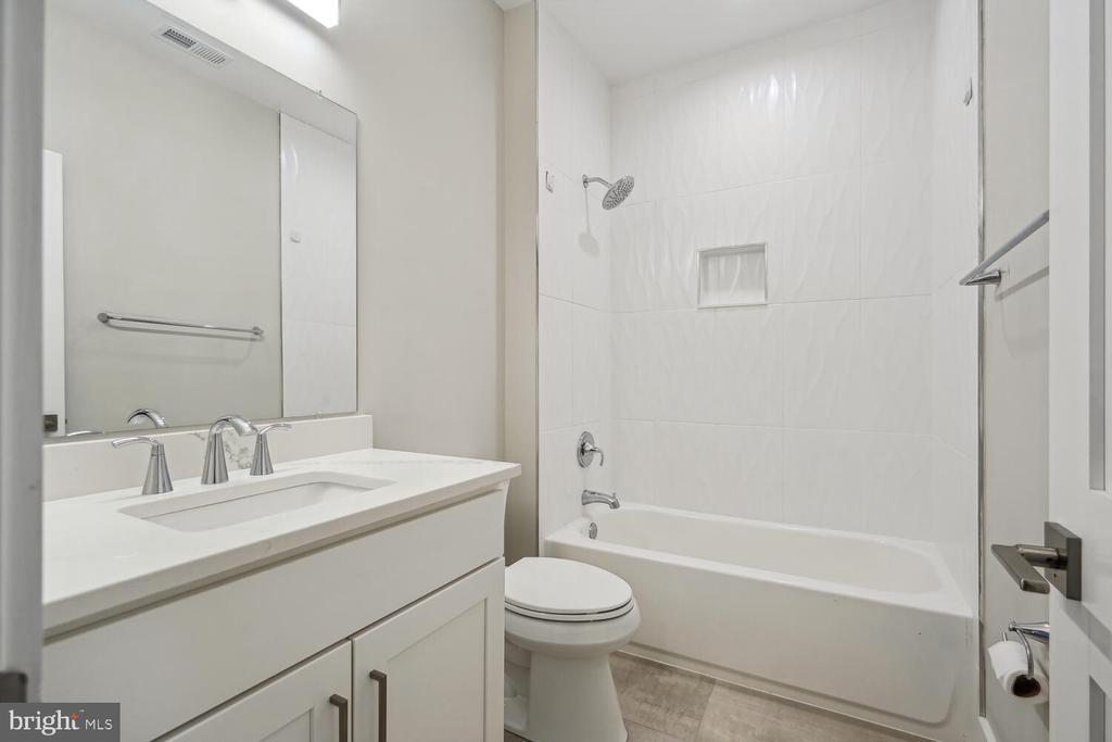 1553 RIVERTOWN PLACE