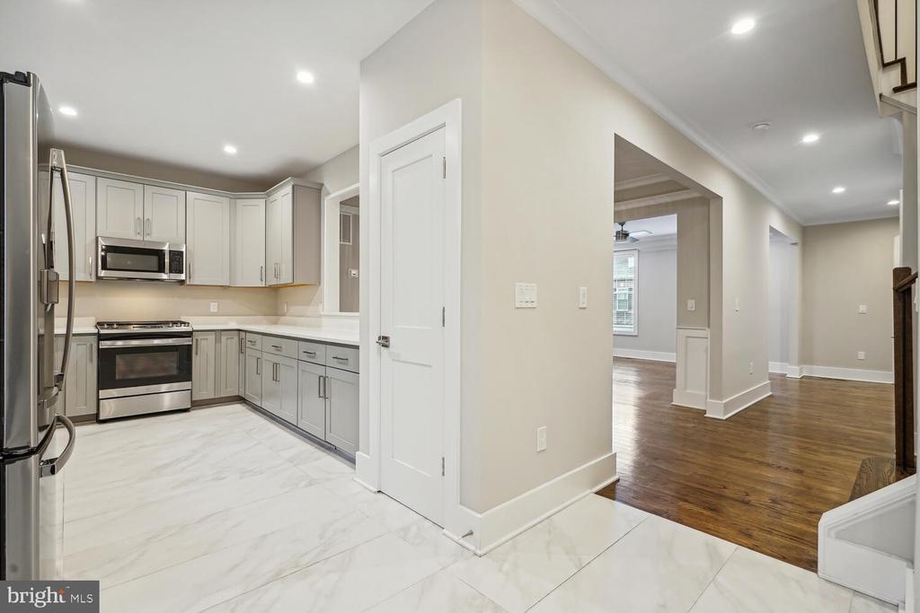 1553 RIVERTOWN PLACE