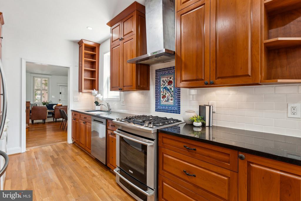 321 4TH STREET SE