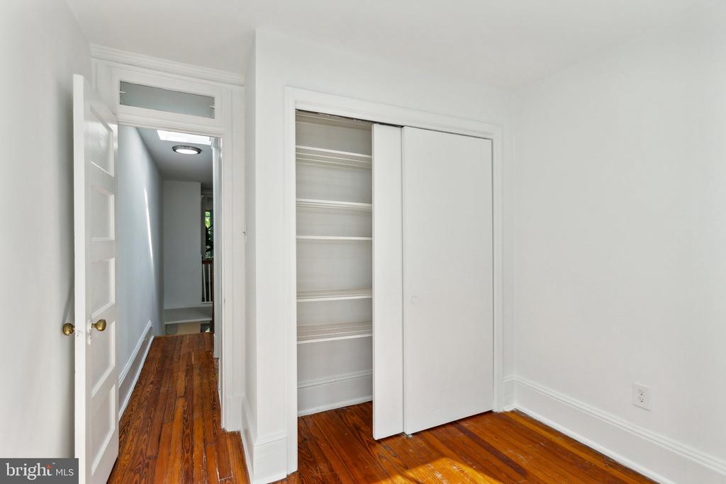321 4TH STREET SE