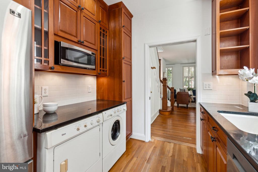 321 4TH STREET SE