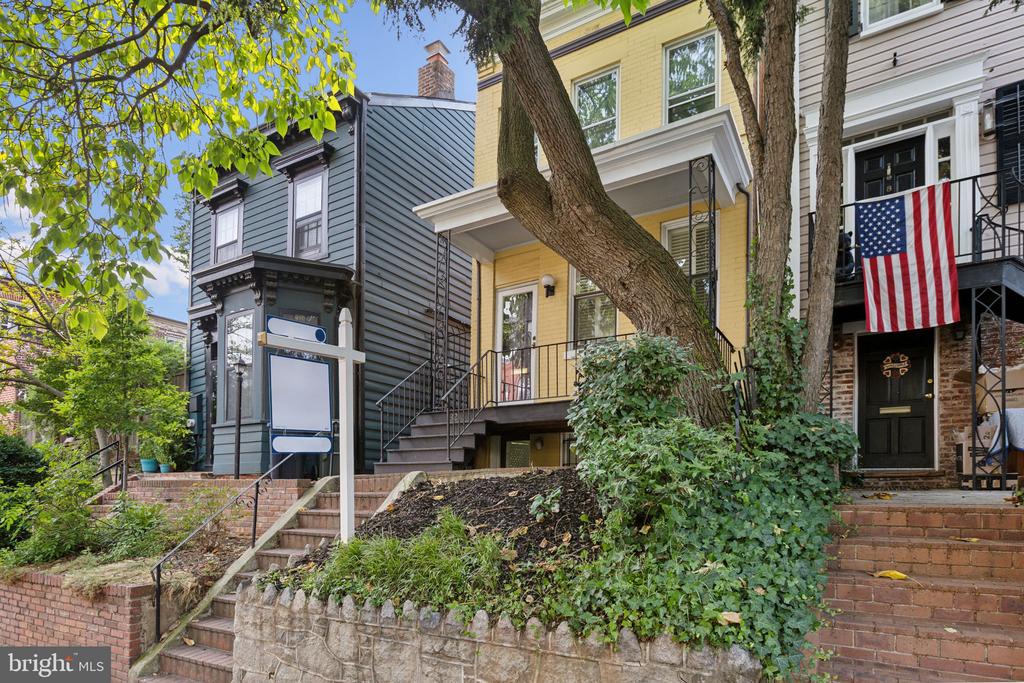 321 4TH STREET SE