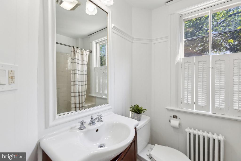 321 4TH STREET SE
