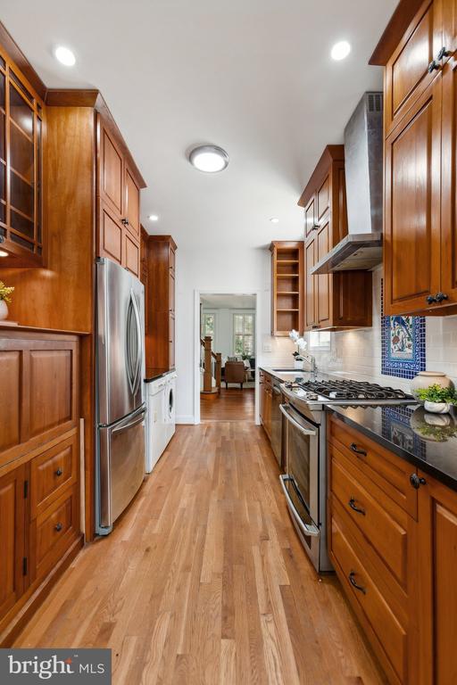 321 4TH STREET SE
