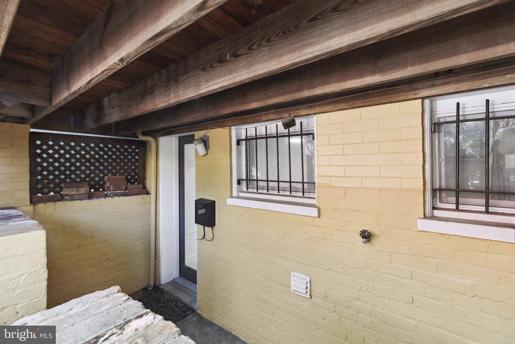 321 4TH STREET SE