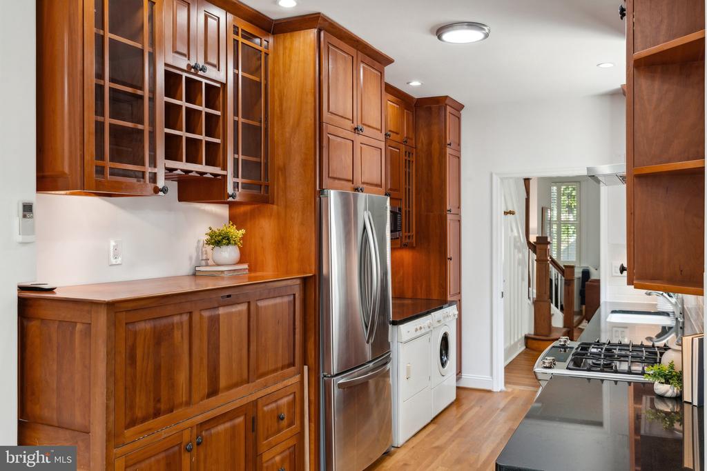 321 4TH STREET SE