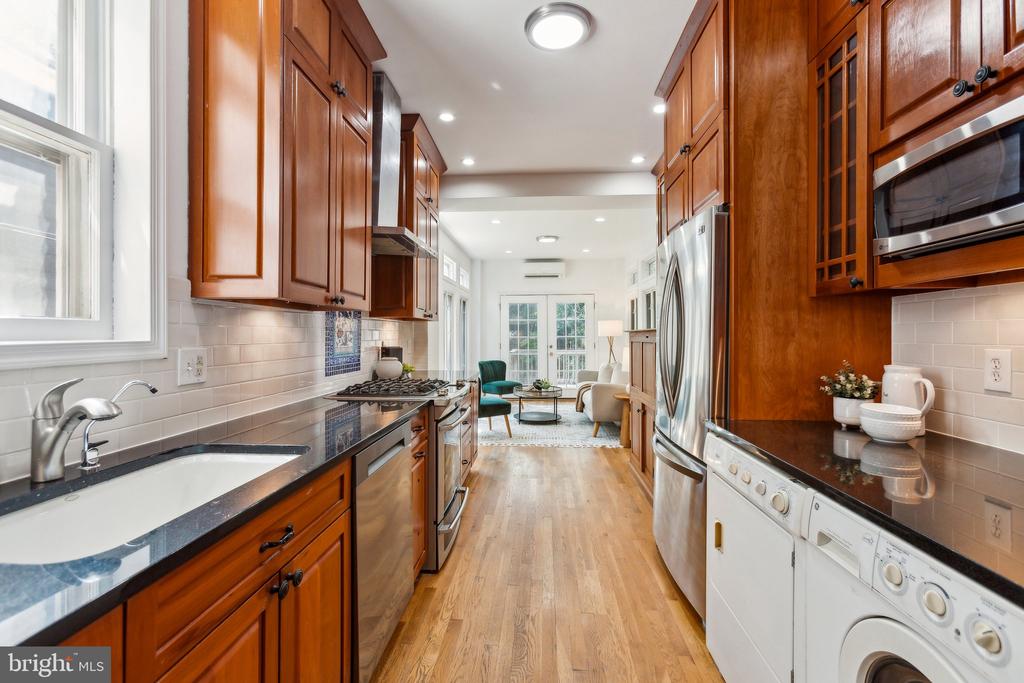 321 4TH STREET SE