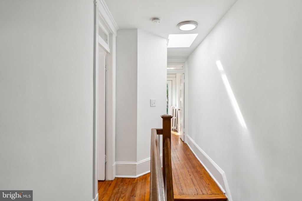 321 4TH STREET SE