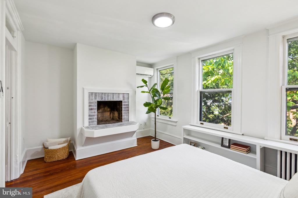 321 4TH STREET SE