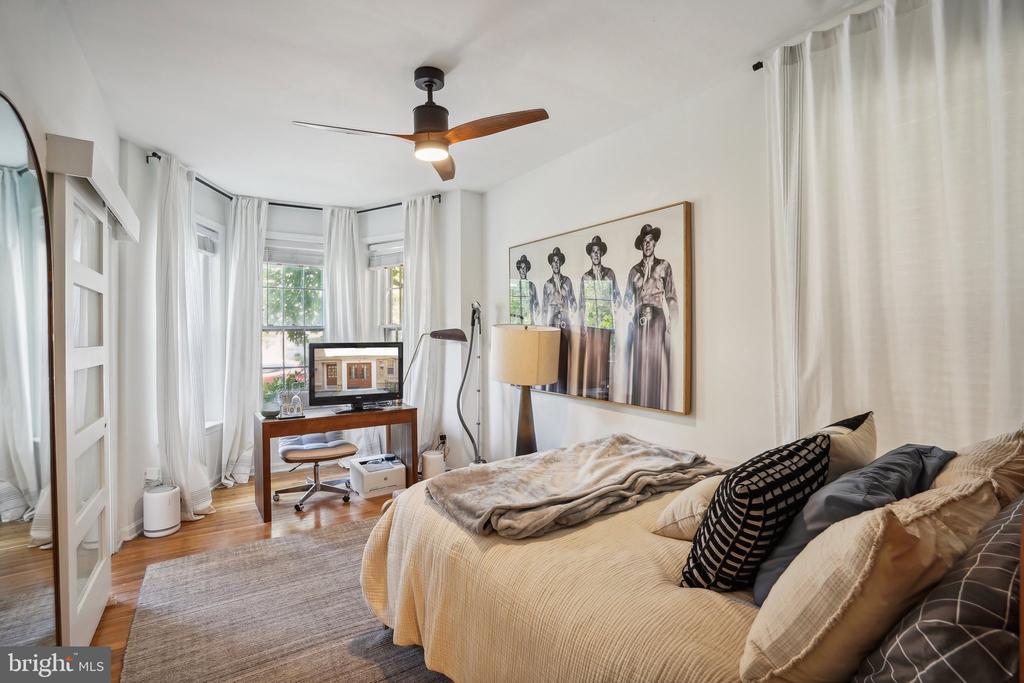 115 E ST SE 101