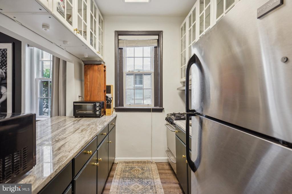 115 E ST SE 101