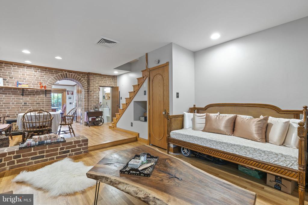 324 9TH STREET SE
