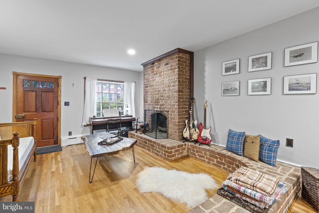 324 9TH STREET SE