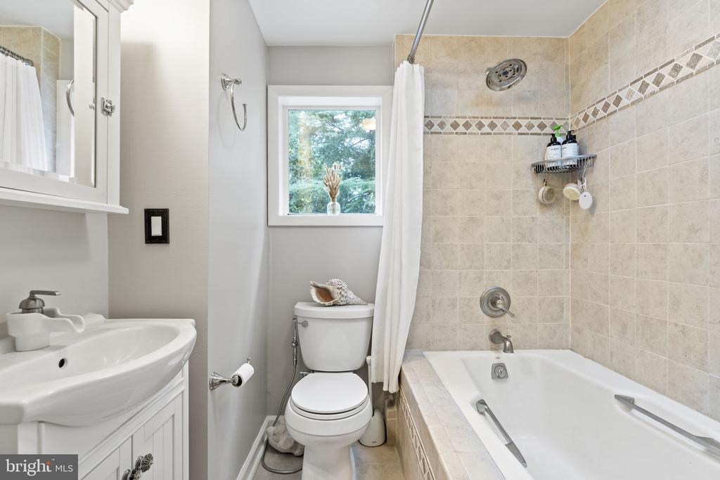 324 9TH STREET SE