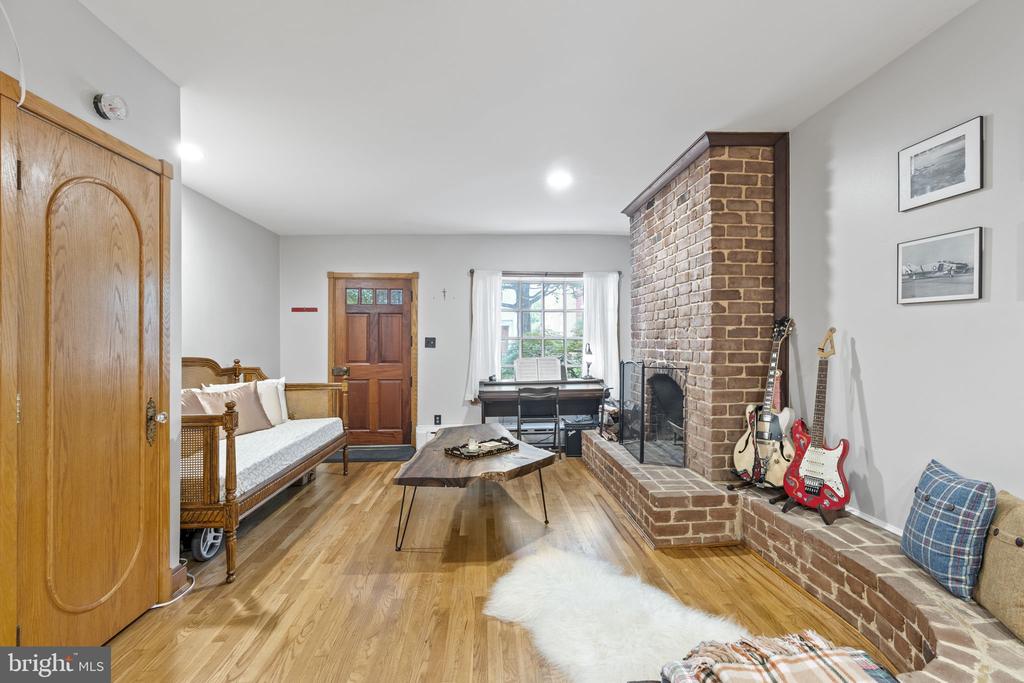 324 9TH STREET SE