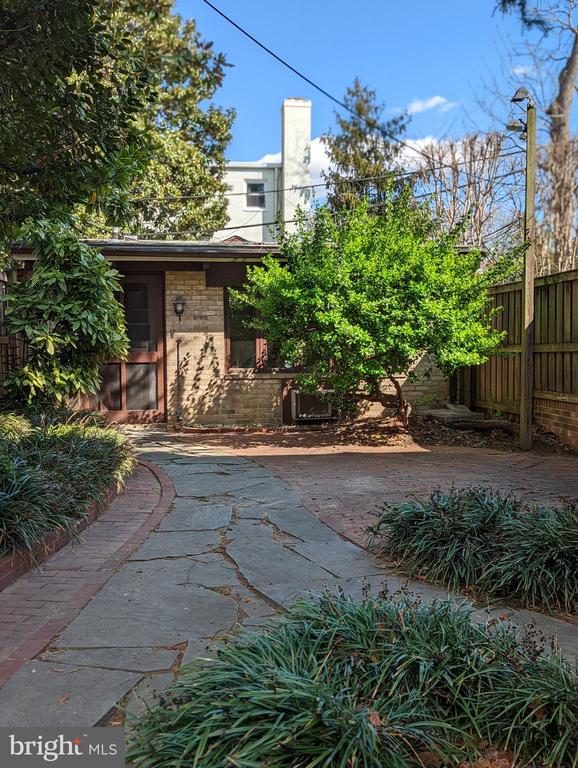 324 9TH STREET SE