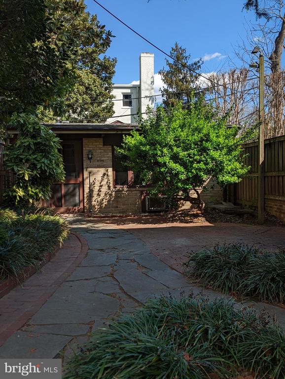 324 9TH STREET SE
