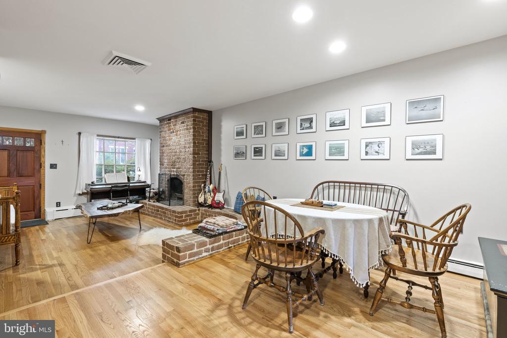 324 9TH STREET SE