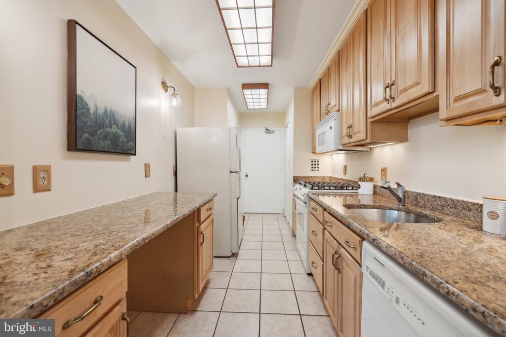3001 VEAZEY TERRACE NW 113