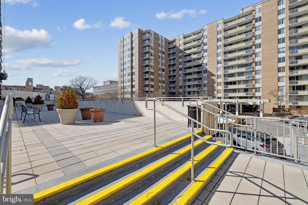 3001 VEAZEY TERRACE NW 113
