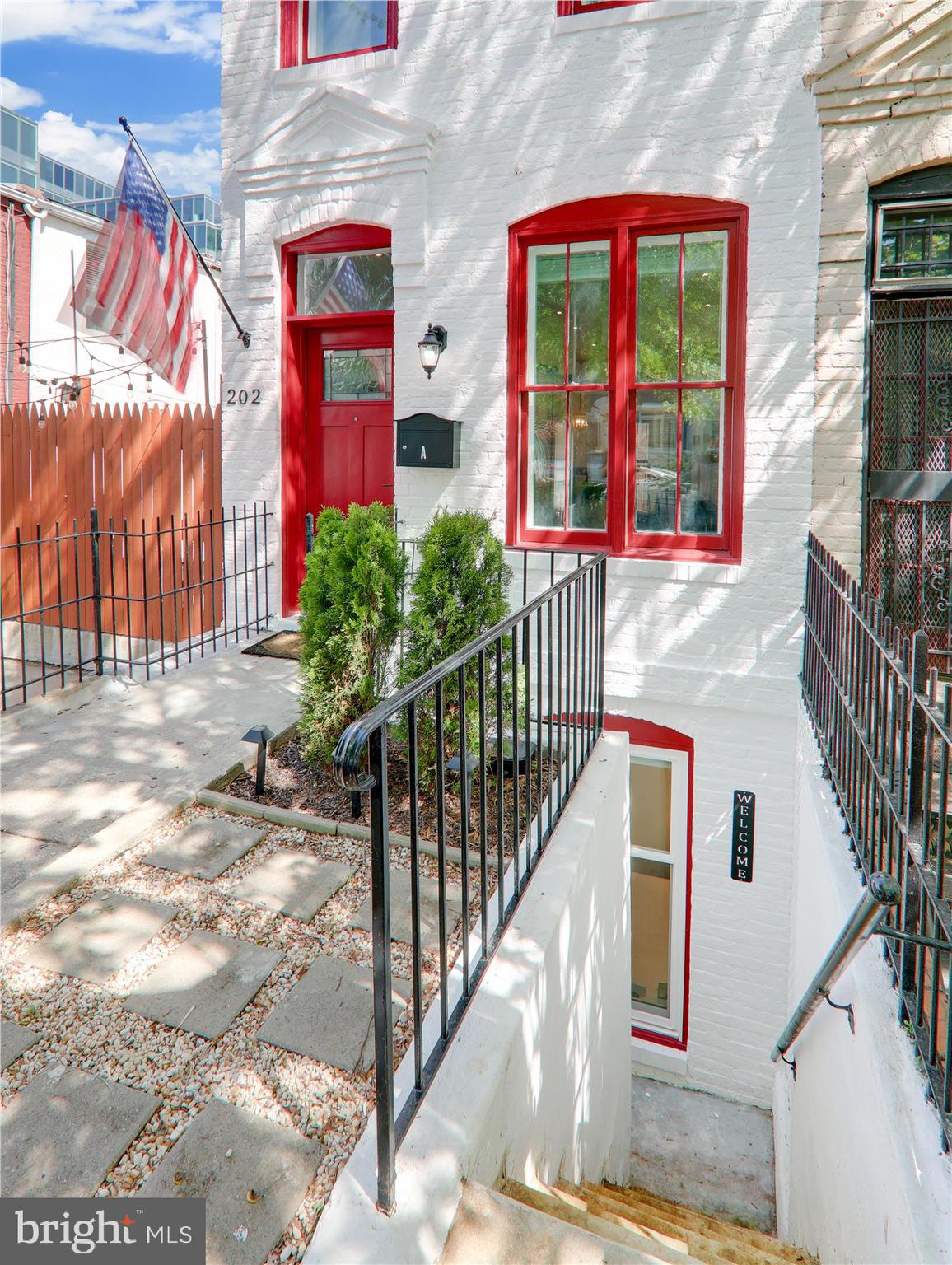 202 F STREET NE B