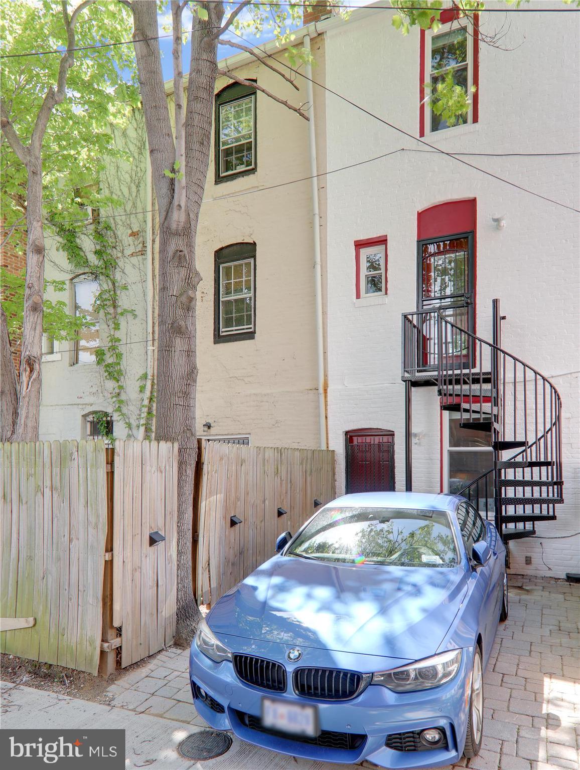 202 F STREET NE B