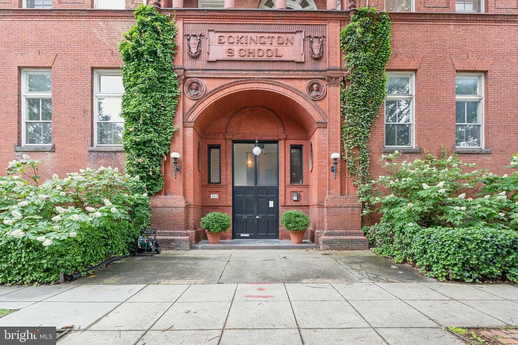 111 QUINCY PLACE NE 1