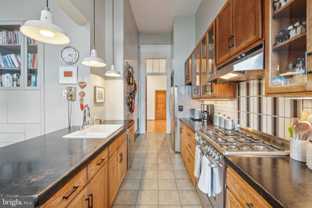 111 QUINCY PLACE NE 1