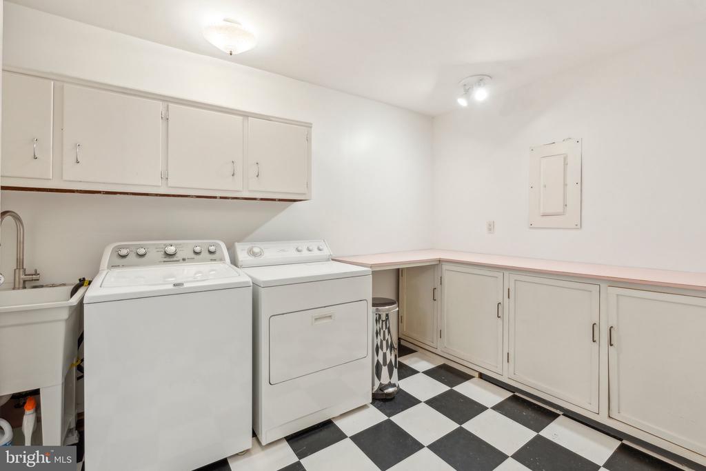 111 QUINCY PLACE NE 1