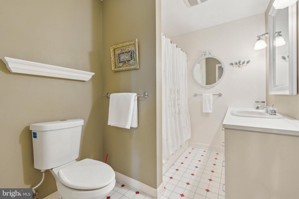 111 QUINCY PLACE NE 1