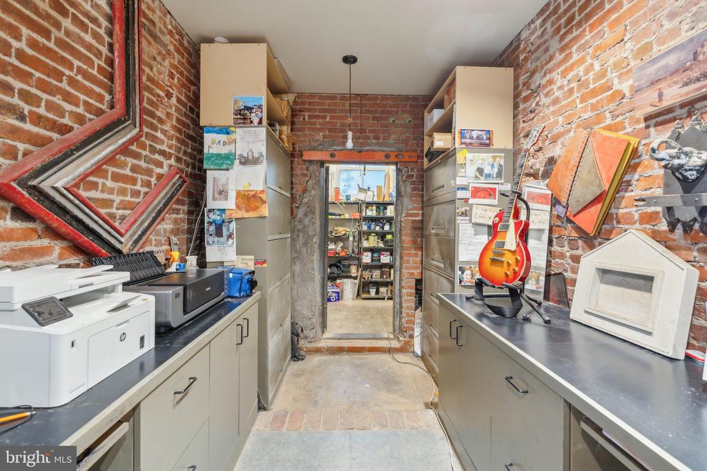 111 QUINCY PLACE NE 1