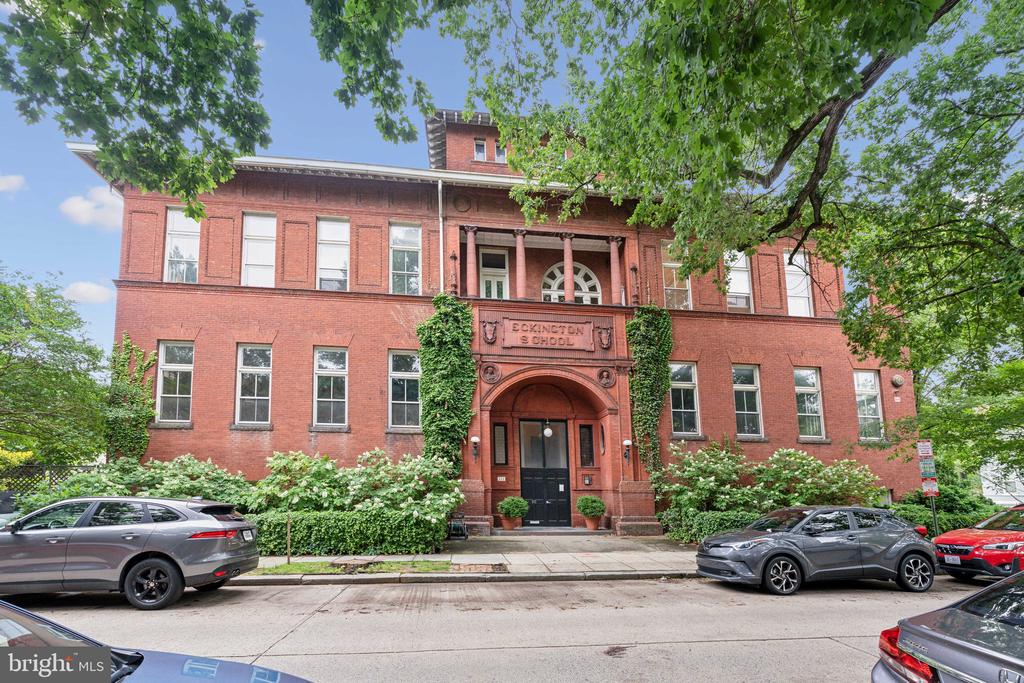 111 QUINCY PLACE NE 1