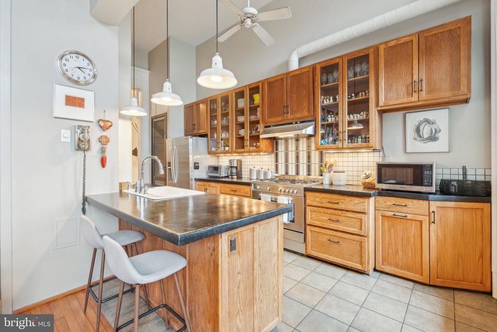 111 QUINCY PLACE NE 1