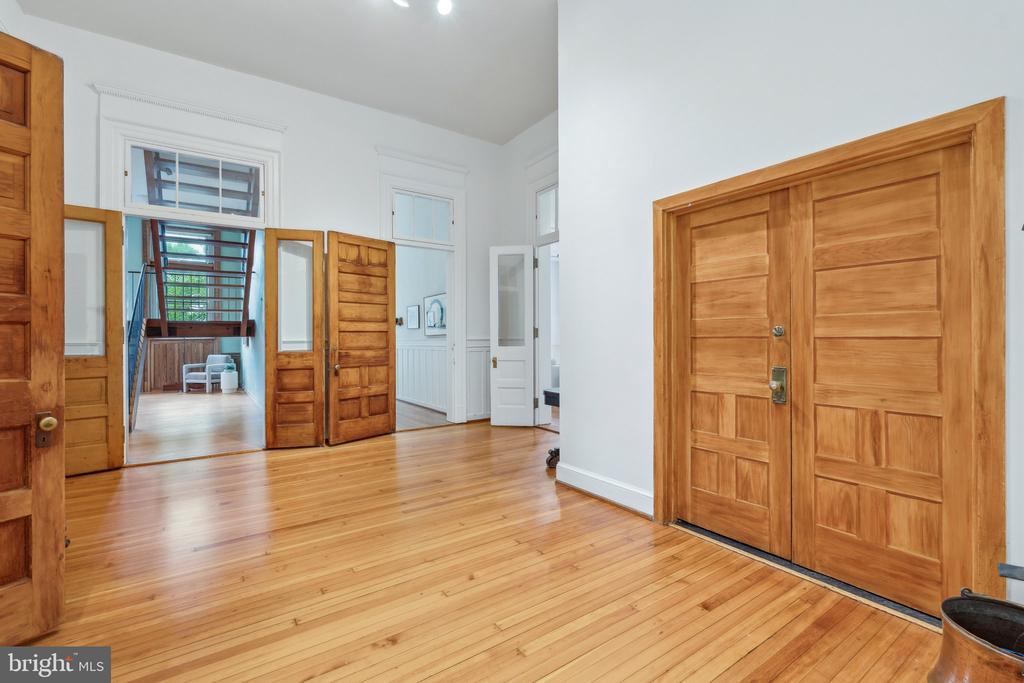 111 QUINCY PLACE NE 1