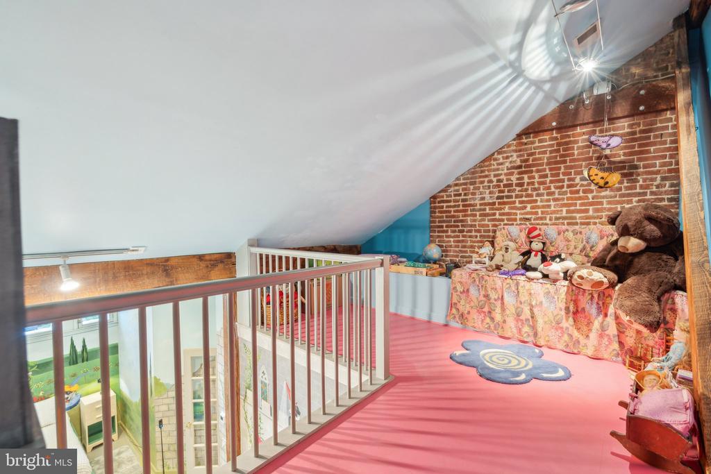 111 QUINCY PLACE NE 1