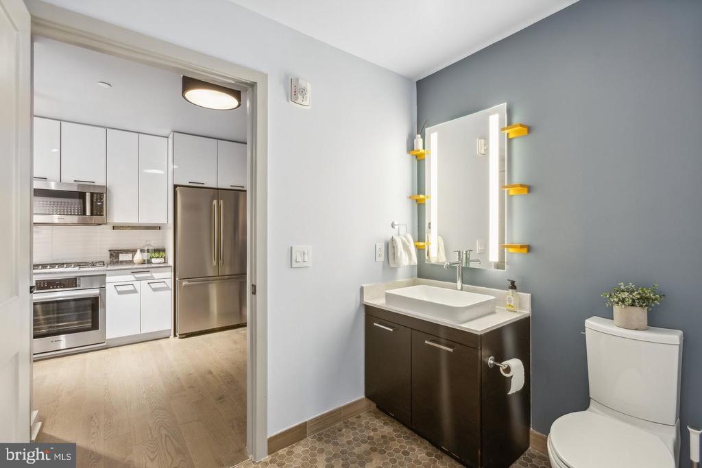 70 N STREET SE N405
