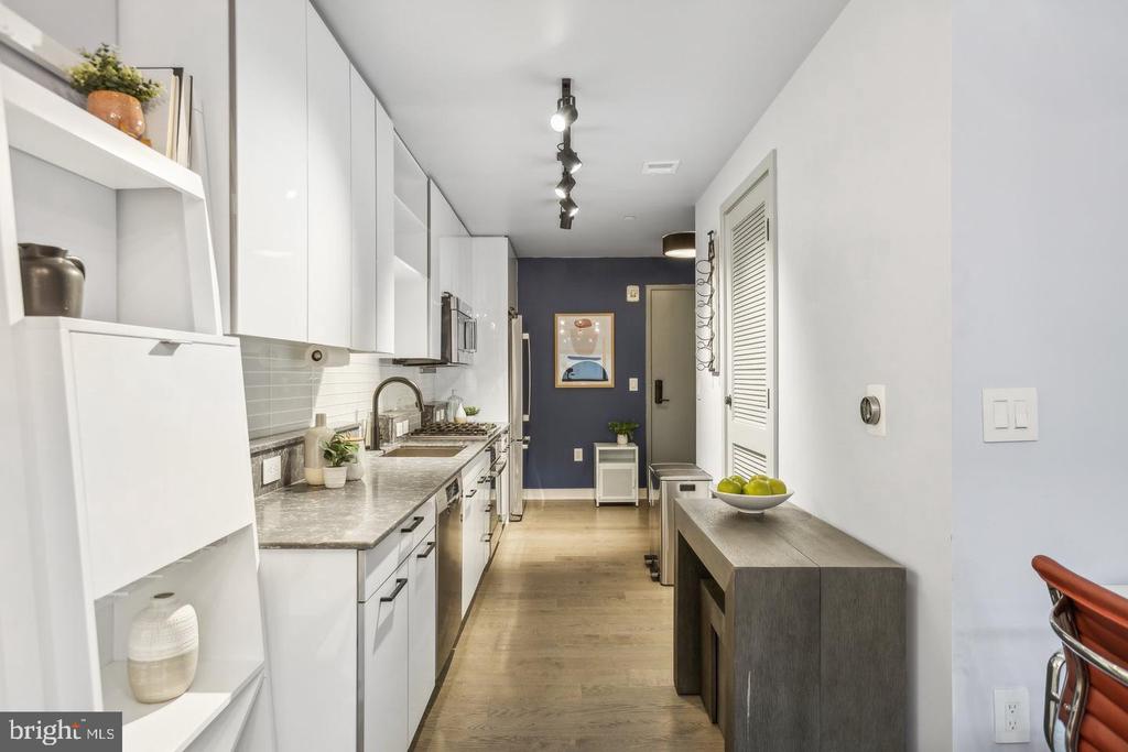 70 N STREET SE N405