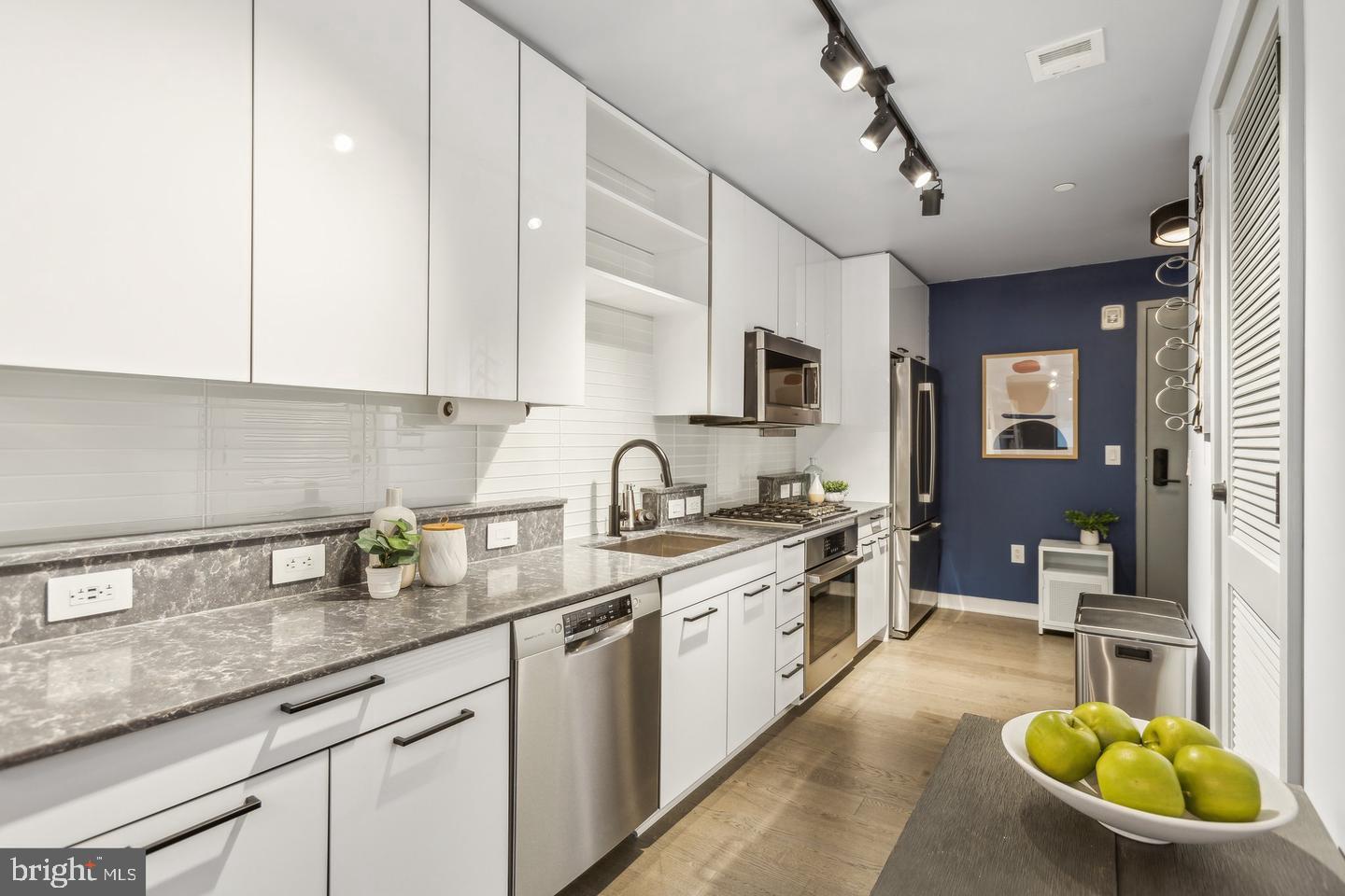 70 N STREET SE N405
