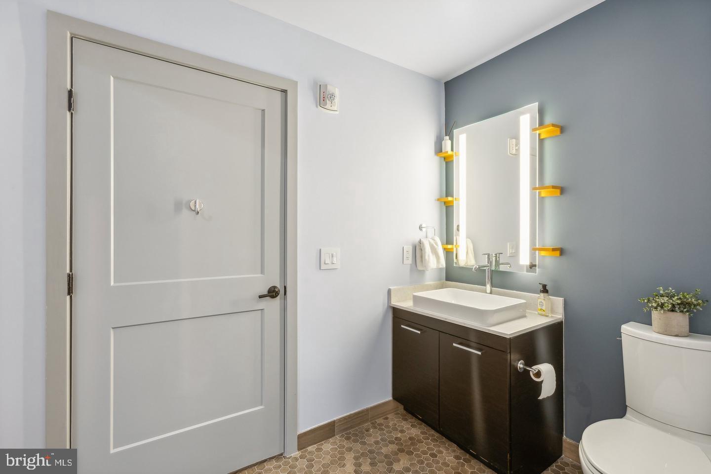 70 N STREET SE N405